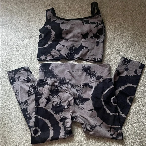 Victoria’s Secret PINK Active Tie-Dye Ribbed Crop Top and Leggings Matching Set - Picture 2 of 5